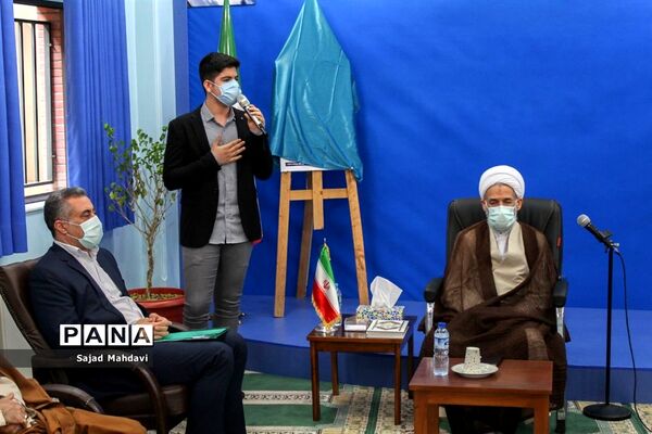 آیین تجلیل از نخبگان قرآنی دانش‌آموزی