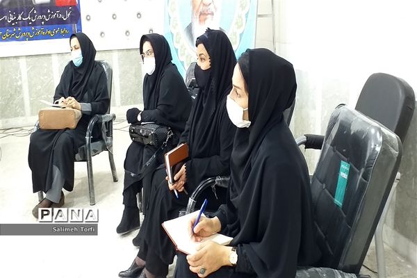 برگزاری جلسه سرگروه های ابتدایی درسالن اجتماعات اداره آموزش وپرورش شهرستان حمیدیه