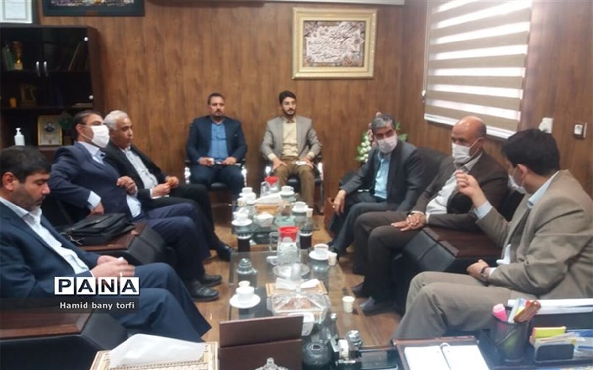 نشست هم اندیشی رییس  آموزش وپرورش شهرستان حمیدیه با حضورمدیرکل فنی وحرفه ای استان خوزستان