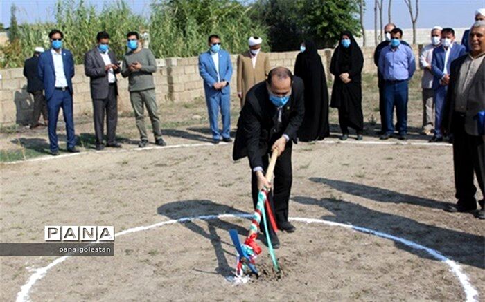کلنگ احداث صد و سومین مدرسه خیرساز در گنبدکاووس به زمین زده شد