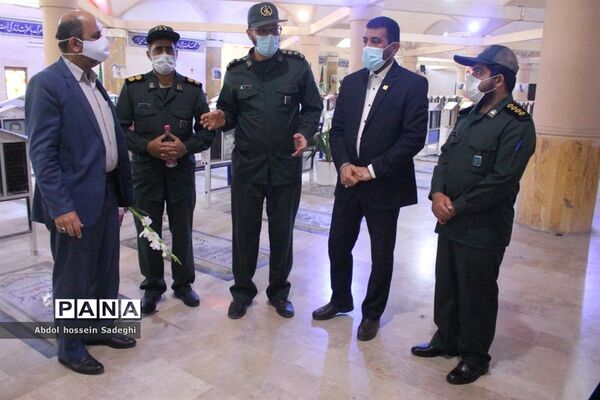 تجدید میثاق معاون پرورشی و فرهنگی اداره کل آموزش و پرورش استان بوشهر با شهدای دانش آموز و فرهنگی