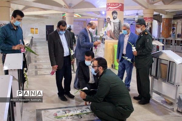 تجدید میثاق معاون پرورشی و فرهنگی اداره کل آموزش و پرورش استان بوشهر با شهدای دانش آموز و فرهنگی