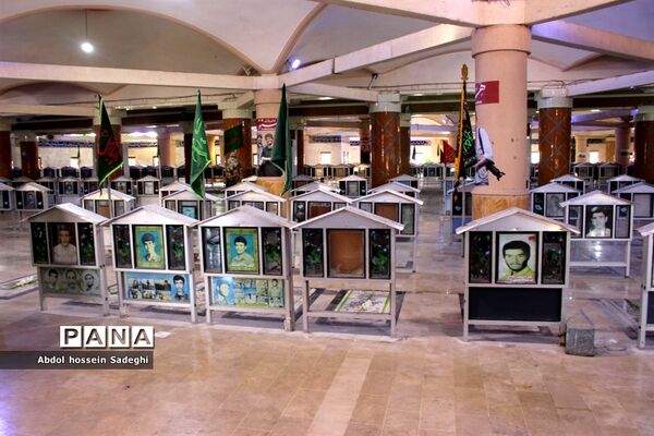 تجدید میثاق معاون پرورشی و فرهنگی اداره کل آموزش و پرورش استان بوشهر با شهدای دانش آموز و فرهنگی