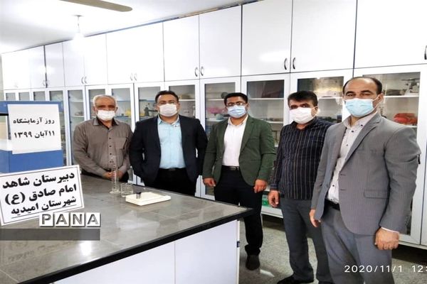 نواختن زنگ نمادین آزمایشگاه در شهرستان امیدیه