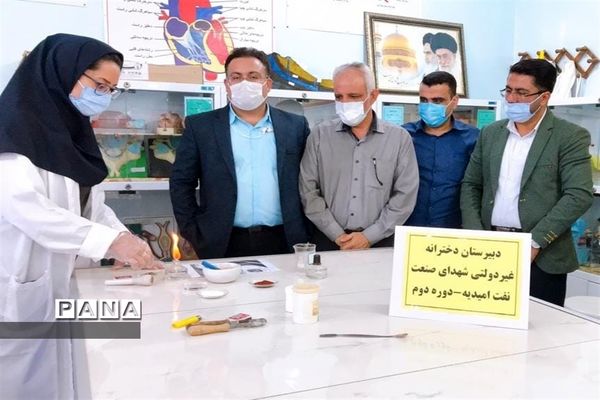 نواختن زنگ نمادین آزمایشگاه در شهرستان امیدیه