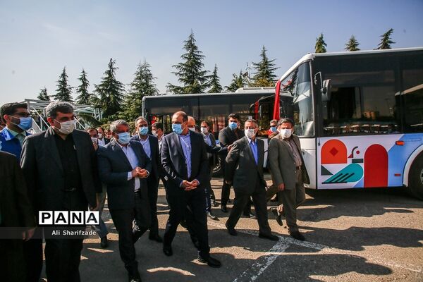 آیین بهره برداری از ۱۰۰ دستگاه اتوبوس و مینی بوس جدید در ناوگان حمل و‌نقل تهران