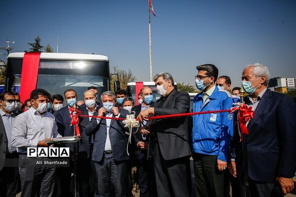 آیین بهره برداری از ۱۰۰ دستگاه اتوبوس و مینی بوس جدید در ناوگان حمل و‌نقل تهران