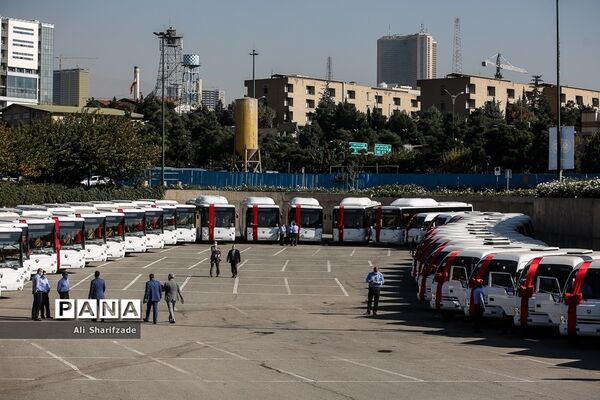 آیین بهره برداری از ۱۰۰ دستگاه اتوبوس و مینی بوس جدید در ناوگان حمل و‌نقل تهران