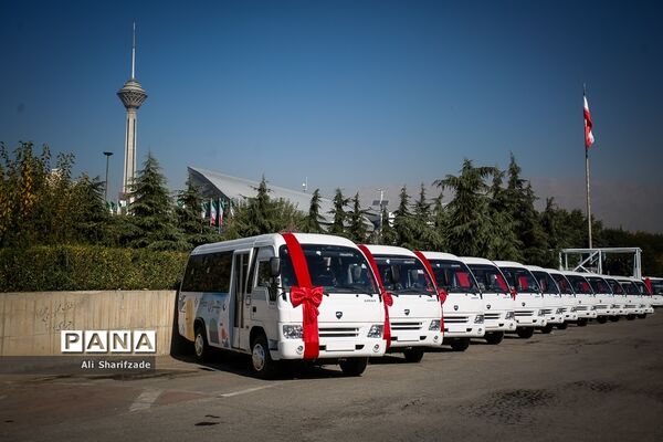آیین بهره برداری از ۱۰۰ دستگاه اتوبوس و مینی بوس جدید در ناوگان حمل و‌نقل تهران