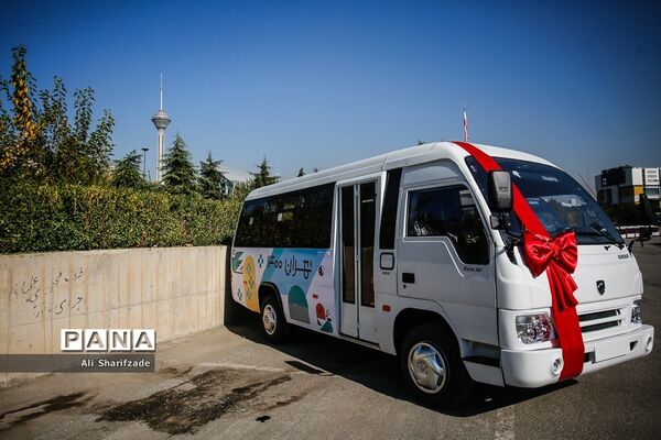 آیین بهره برداری از ۱۰۰ دستگاه اتوبوس و مینی بوس جدید در ناوگان حمل و‌نقل تهران