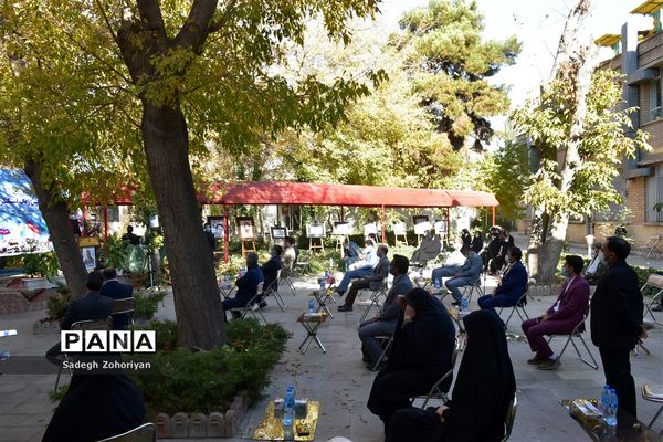 آیین نواختن زنگ مبارزه با استکبار و گرامیداشت روز دانش آموز