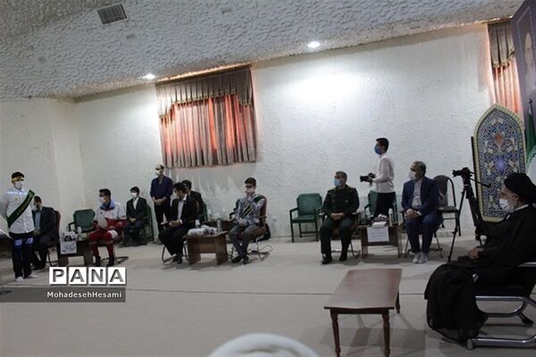 دیدار نمایندگان تشکل های دانش آموزی با نماینده ولی فقیه در استان خراسان جنوبی