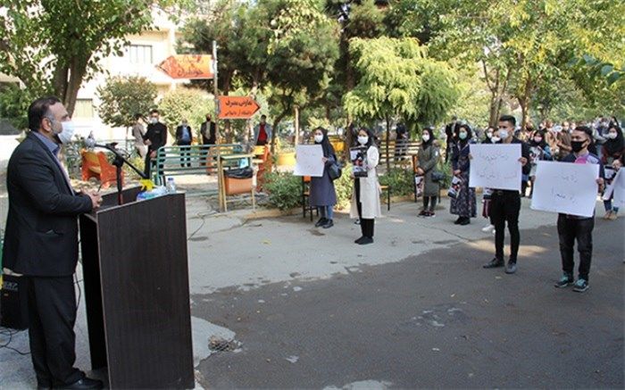 روشن کردن 25 شمع جهت یادبود بیست و پنح شهید حادثه تروریستی دانشگاه کابل