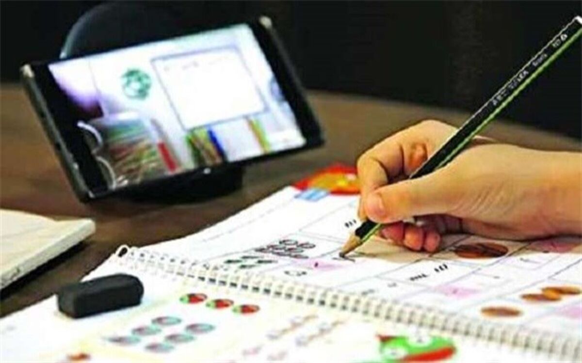 تهیه و توزیع 97 دستگاه تلفن همراه و تبلت برای دانش‌آموزان کم بضاعت شهرستان اسلامشهر