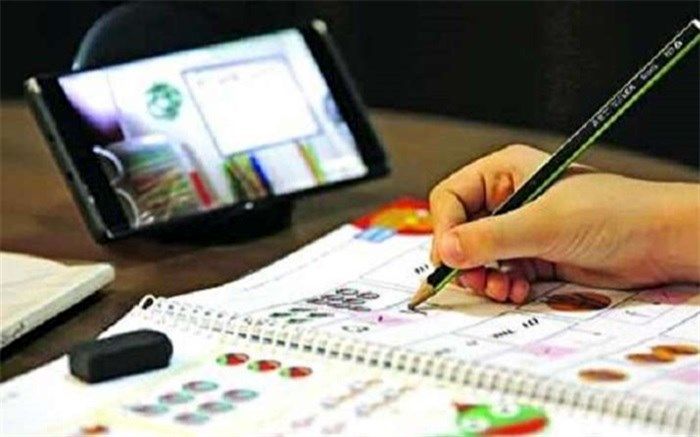 تهیه و توزیع 97 دستگاه تلفن همراه و تبلت برای دانش‌آموزان کم بضاعت شهرستان اسلامشهر