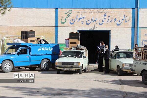 دستان مهر ورز گل لبخند رابرلبان زوج های خوسفی آورد