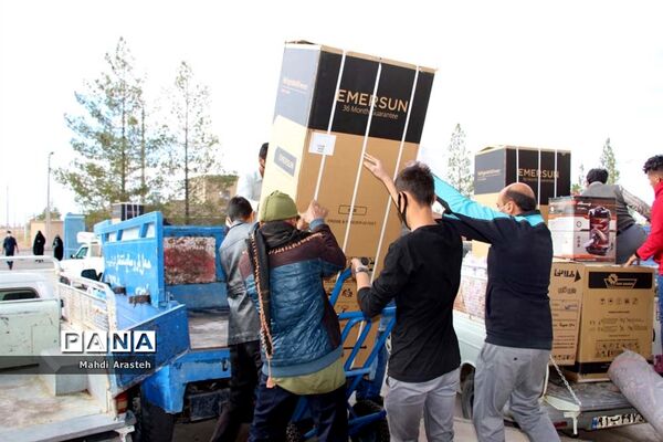 دستان مهر ورز گل لبخند رابرلبان زوج های خوسفی آورد
