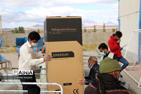 دستان مهر ورز گل لبخند رابرلبان زوج های خوسفی آورد