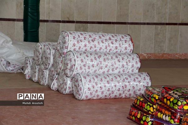 دستان مهر ورز گل لبخند رابرلبان زوج های خوسفی آورد