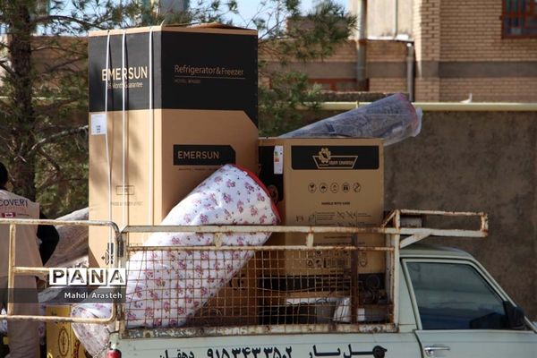 دستان مهر ورز گل لبخند رابرلبان زوج های خوسفی آورد