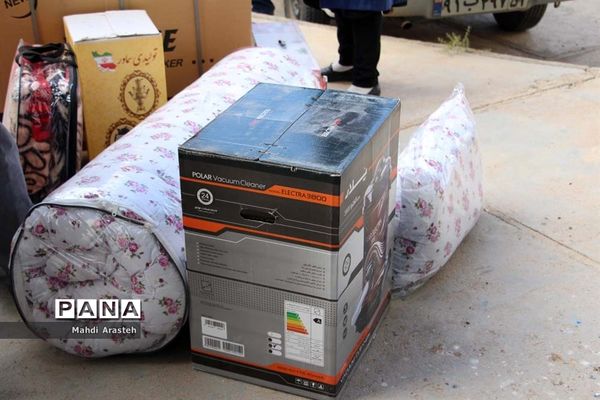 دستان مهر ورز گل لبخند رابرلبان زوج های خوسفی آورد