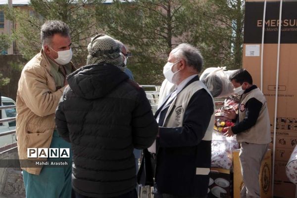 دستان مهر ورز گل لبخند رابرلبان زوج های خوسفی آورد