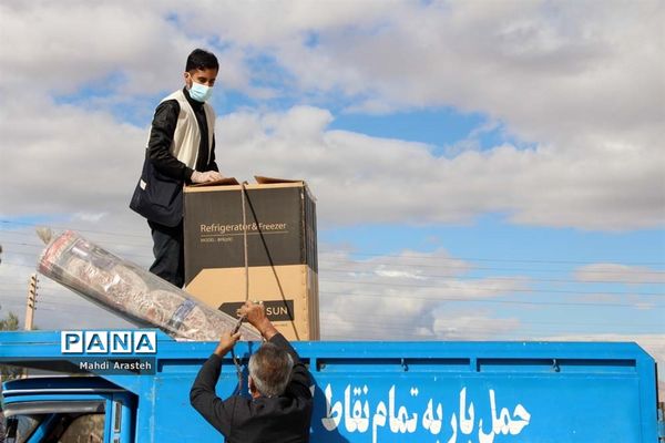 دستان مهر ورز گل لبخند رابرلبان زوج های خوسفی آورد