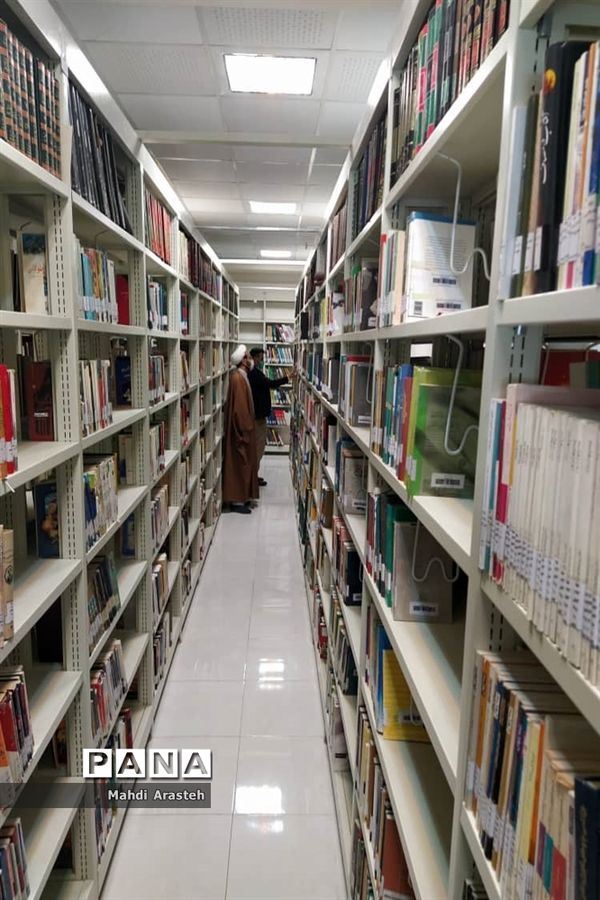 بازدید امام جمعه شهرستان خوسف از کتابخانه شکوهی خوسف به مناسبت روز کتاب و کتابخوانی