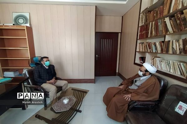 بازدید امام جمعه شهرستان خوسف از کتابخانه شکوهی خوسف به مناسبت روز کتاب و کتابخوانی