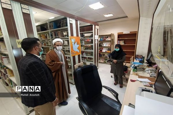 بازدید امام جمعه شهرستان خوسف از کتابخانه شکوهی خوسف به مناسبت روز کتاب و کتابخوانی