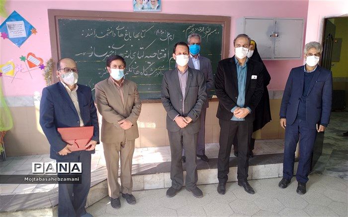 افتتاح کتابخانه های کلاسی در دبستان باهنر شهرستان کاشمر