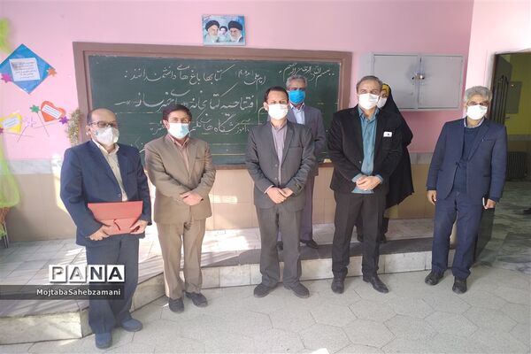 افتتاح کتابخانه های کلاسی در دبستان باهنر شهرستان کاشمر