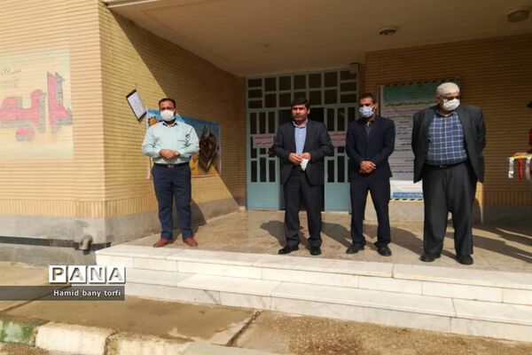 نواختن زنگ کتاب و کتابخوانی بصورت نمادین درهنرستان ولایت شهرستان حمیدیه