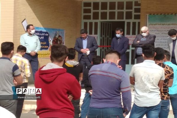 نواختن زنگ کتاب و کتابخوانی بصورت نمادین درهنرستان ولایت شهرستان حمیدیه