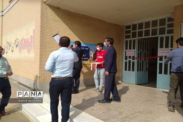 نواختن زنگ کتاب و کتابخوانی بصورت نمادین درهنرستان ولایت شهرستان حمیدیه