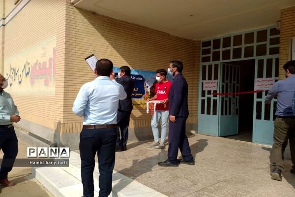 نواختن زنگ کتاب و کتابخوانی بصورت نمادین درهنرستان ولایت شهرستان حمیدیه