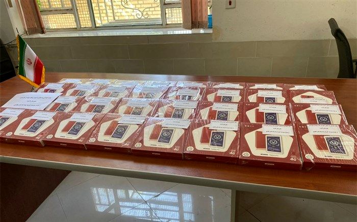 رئیس اداره بهزیستی لامرد:  خیر لامردی ۳۲ دستگاه تبلت به فرزندان زنان سرپرست خانوار اهدا کرد