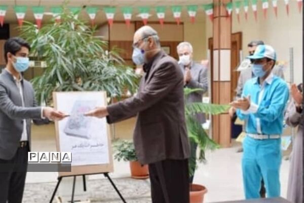 رونمایی از کتاب خاطرات یک فر به قلم دانش‌آموز شهرقدسی