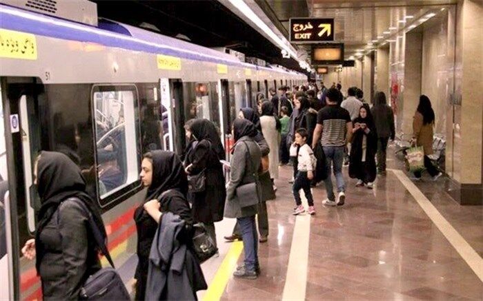 کرکره‌ها پایین، عبور و مرور پرتردد