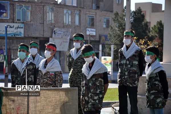 اجرا خیابانی گروه سرودعاشقان ولایت به مناسبت هفته بسیج درشهرستان خوسف