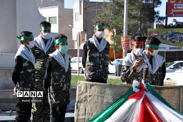 اجرا خیابانی گروه سرودعاشقان ولایت به مناسبت هفته بسیج درشهرستان خوسف