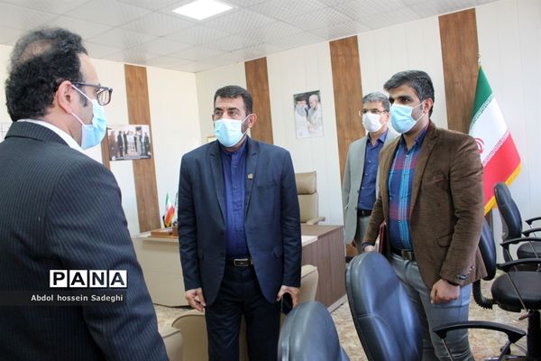 تجلیل از معلم نیک اندیش بردخونی توسط معاون پرورشی و فرهنگی استان بوشهر