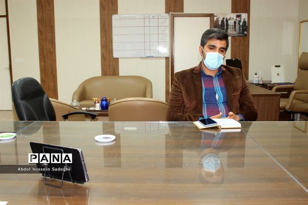 تجلیل از معلم نیک اندیش بردخونی توسط معاون پرورشی و فرهنگی استان بوشهر