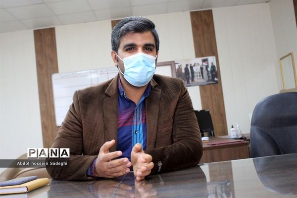 تجلیل از معلم نیک اندیش بردخونی توسط معاون پرورشی و فرهنگی استان بوشهر