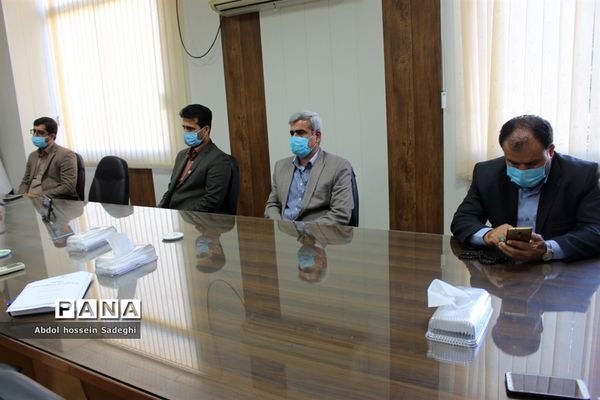 تجلیل از معلم نیک اندیش بردخونی توسط معاون پرورشی و فرهنگی استان بوشهر