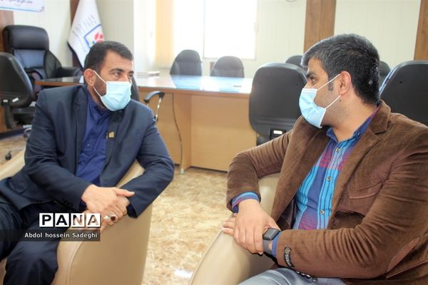 تجلیل از معلم نیک اندیش بردخونی توسط معاون پرورشی و فرهنگی استان بوشهر