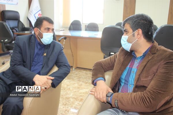 تجلیل از معلم نیک اندیش بردخونی توسط معاون پرورشی و فرهنگی استان بوشهر