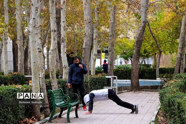 ورزش در پارک زیر سایه کرونا