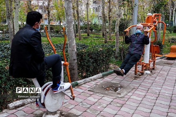 ورزش در پارک زیر سایه کرونا