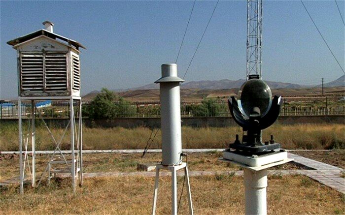 هواشناسان بدون تعطیلی در سنگر خدمت حضور دارند